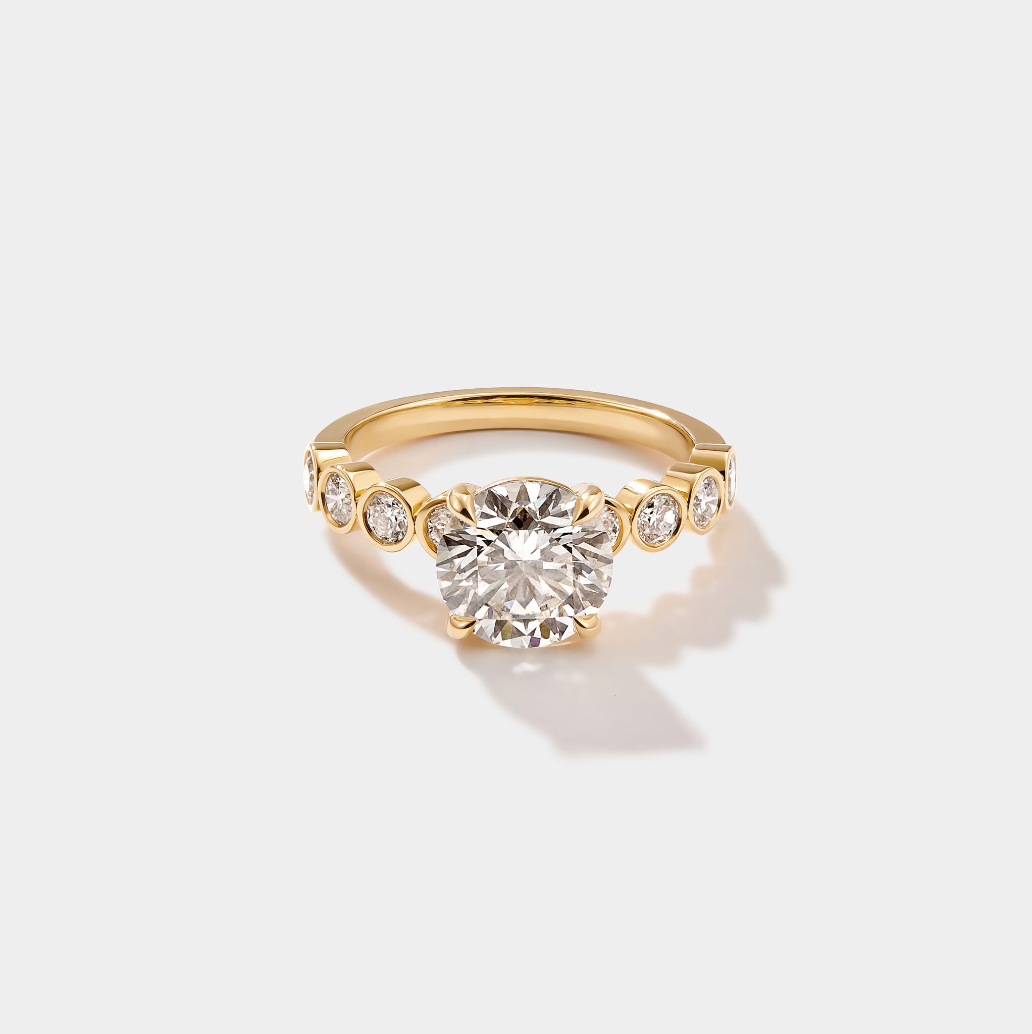 round brilliant lab grown diamond engagement ring